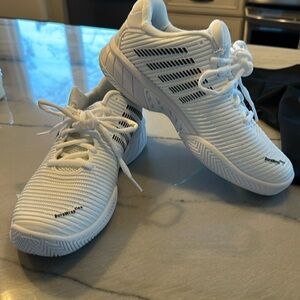 K-Swiss court shoes. Size 8. Worn once.